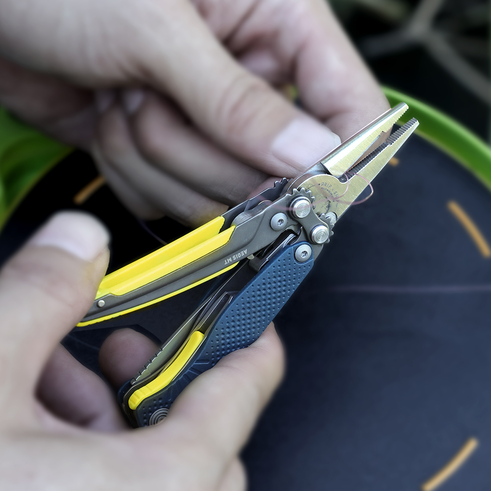 SOG 5 in 1 Aegis MT Mini Pinze - Edc Carry Pliers recensione e prezzo